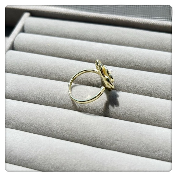 ✨NEW LAUNCH✨ Flower shape with white and gold color, adjustable ring for women - Picture 5 of 7